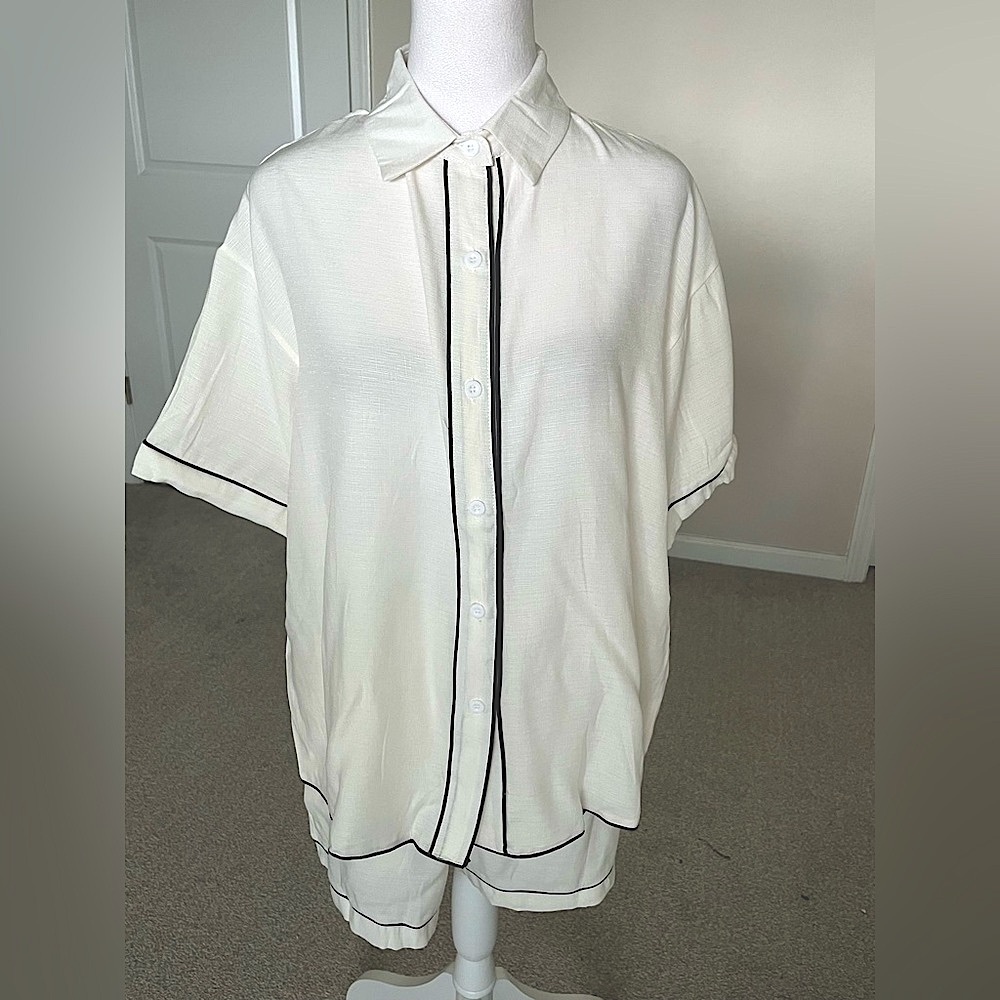 NWOT Ueal 2 Piece White Buttondown Short Set Size Small